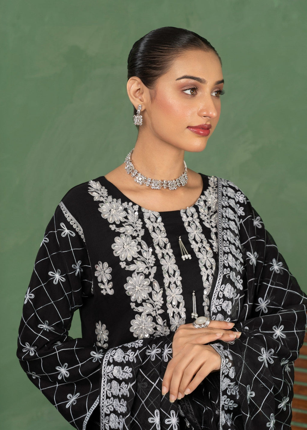 Four Season Boutique ZEWAR BLACK Women 3pcs