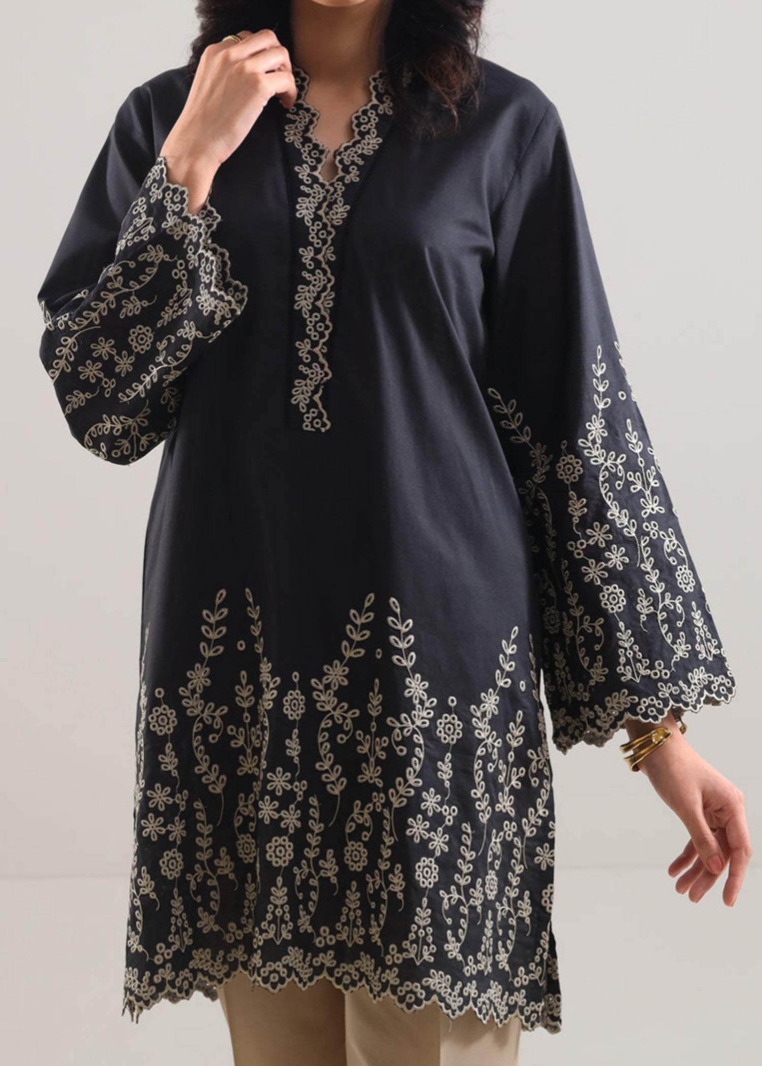 Saya Solid Embroidered Cambric Stitched Shirt WP1S 1091 Women 1pcs