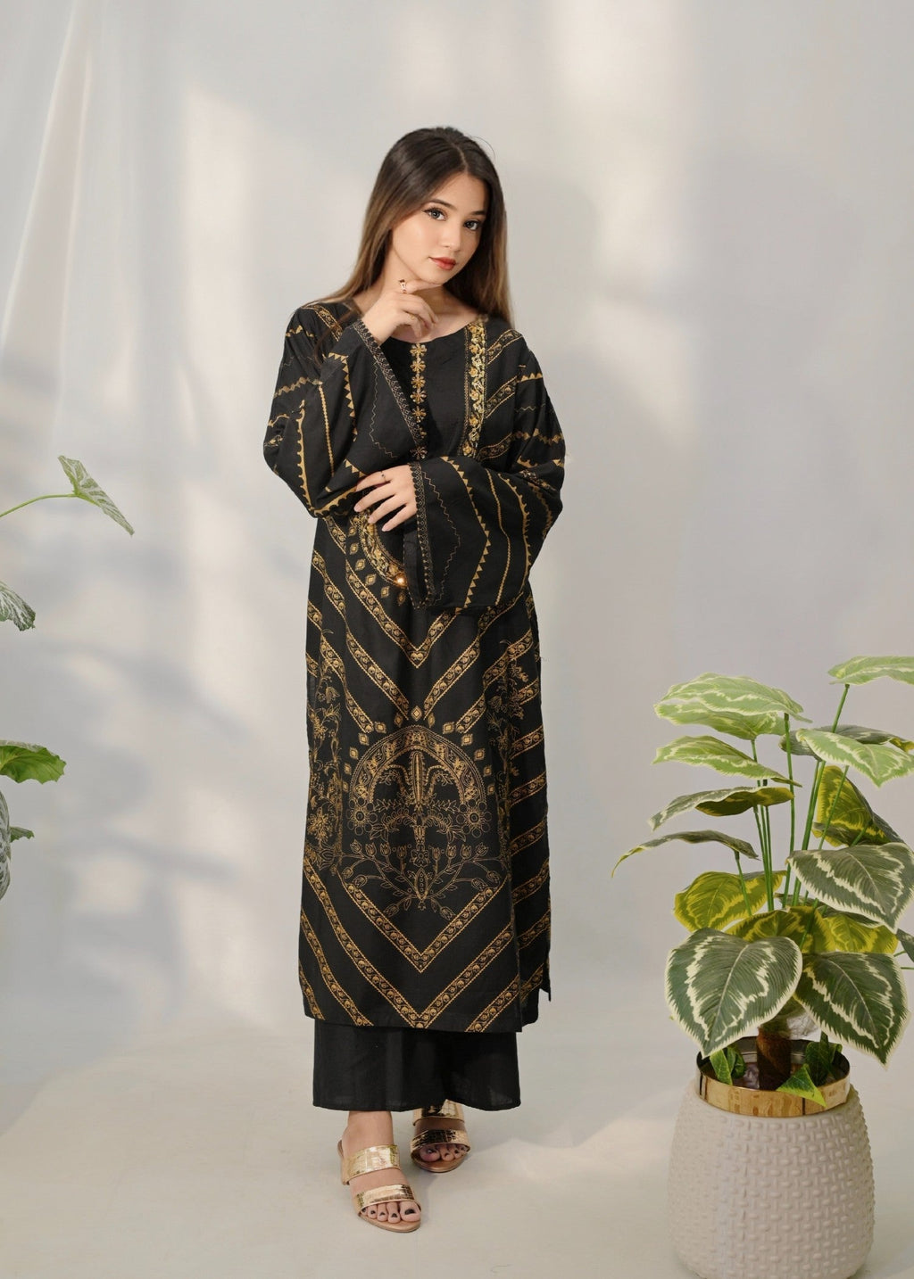 Virrora.Pk black Women 2pcs