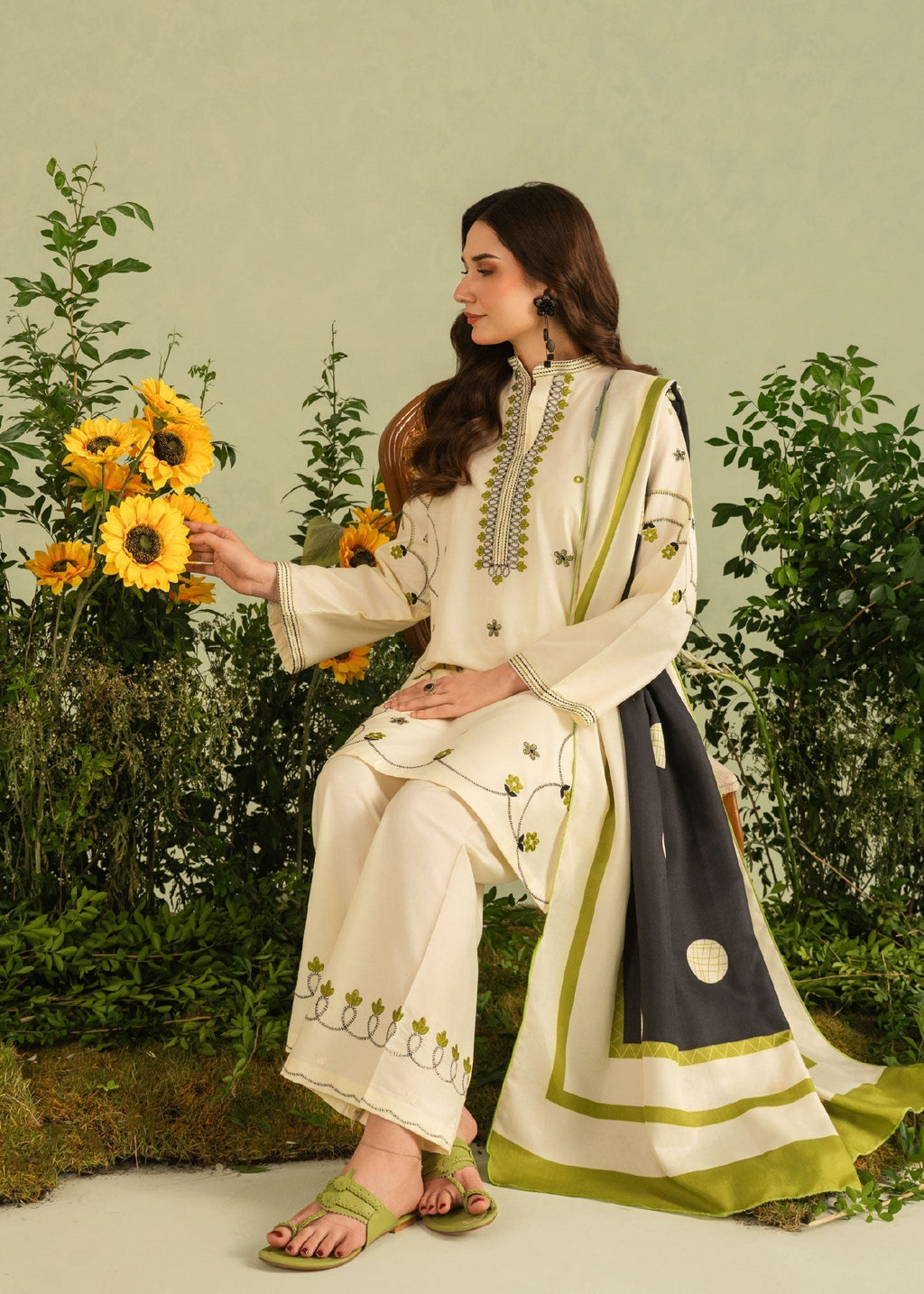 Chaudhary Arts Elmira Embroidered Women 3pcs