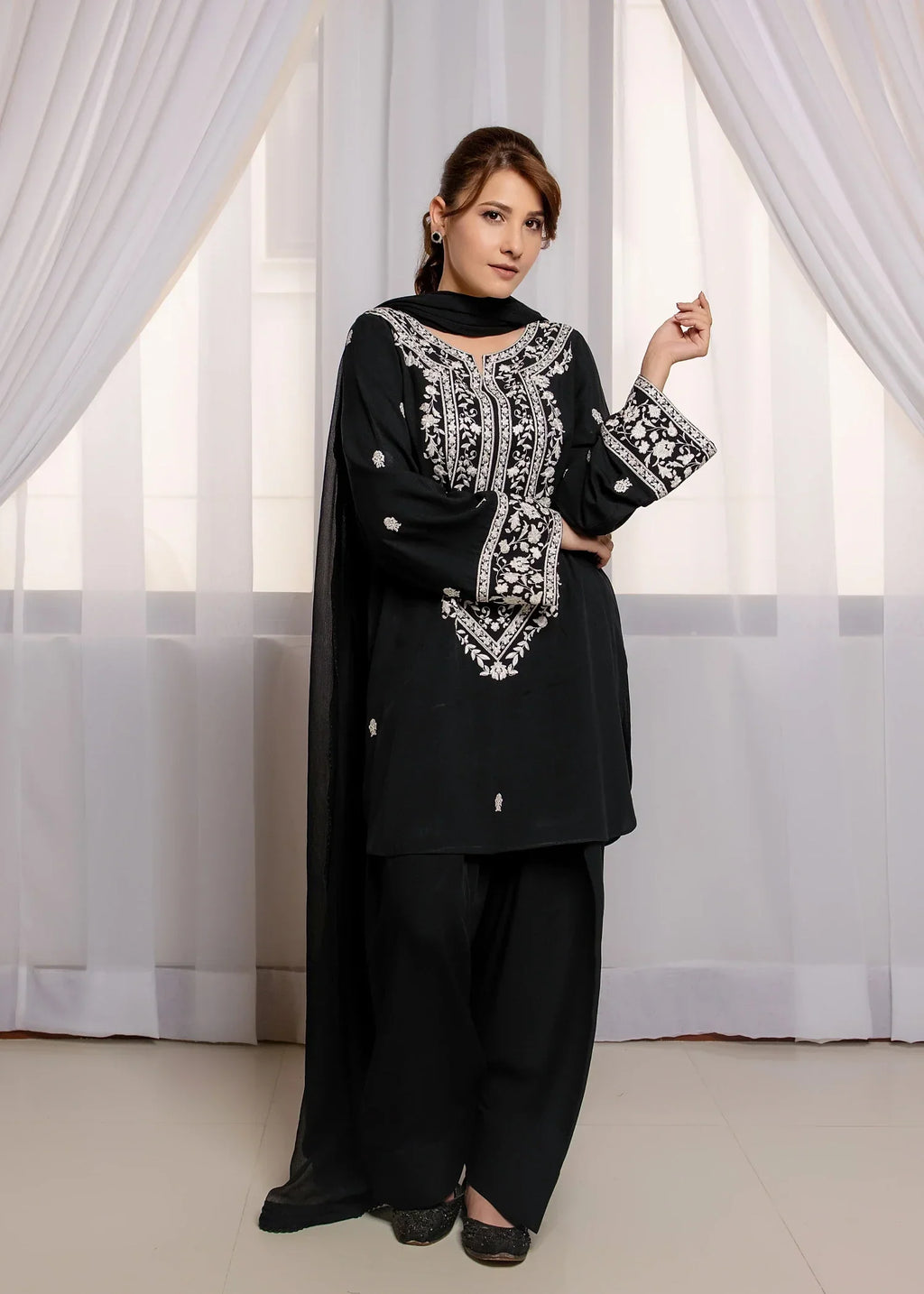 Hamna Kalim shaista Women 2pcs