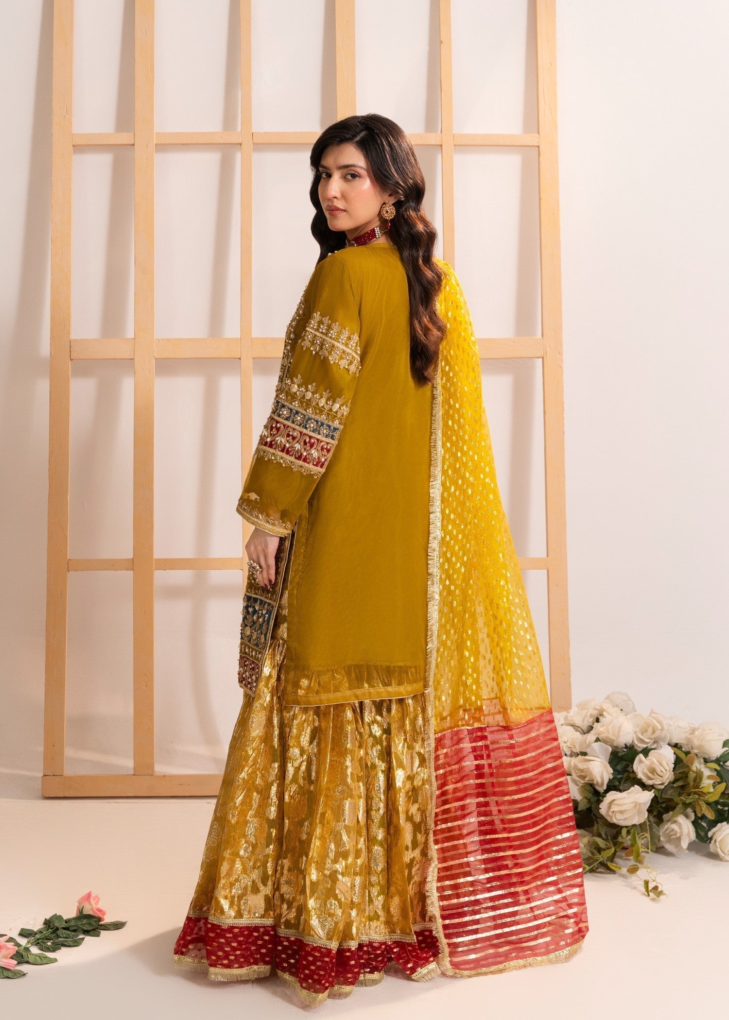 Avira Pret Janaan Women 3pcs