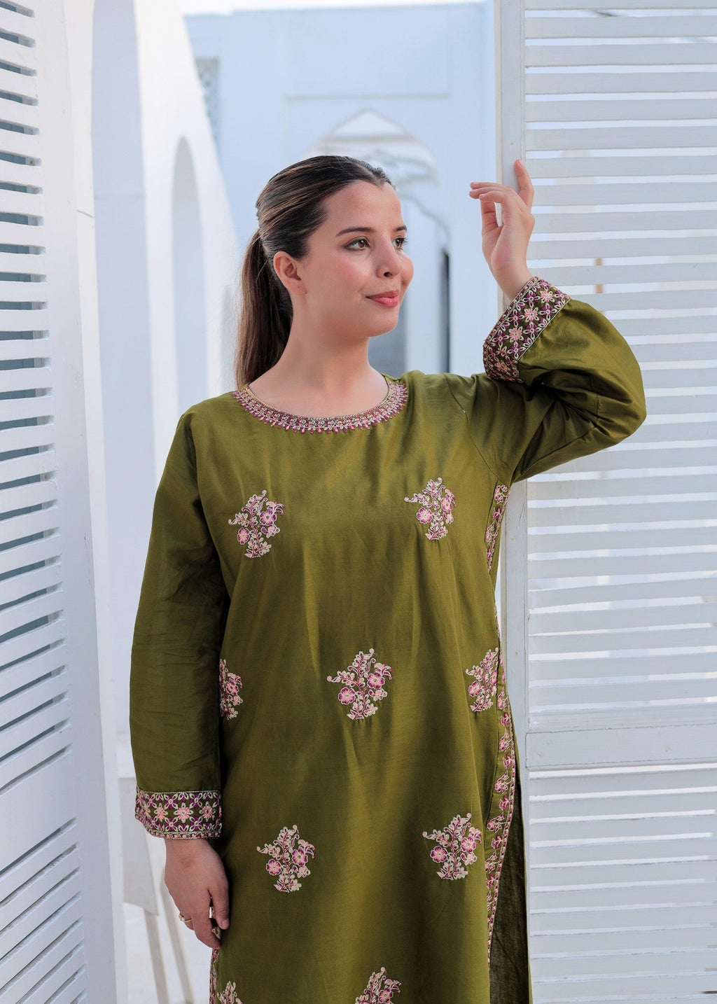 Shehroz Fashion CHANDI RESHAM Women 3pcs