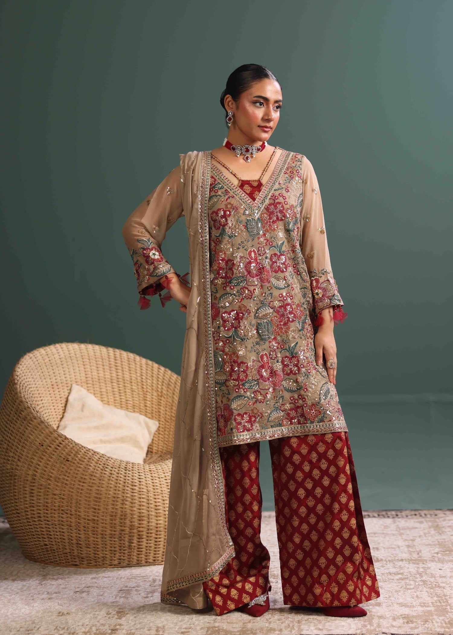 Costumo Novalie Women 4pcs