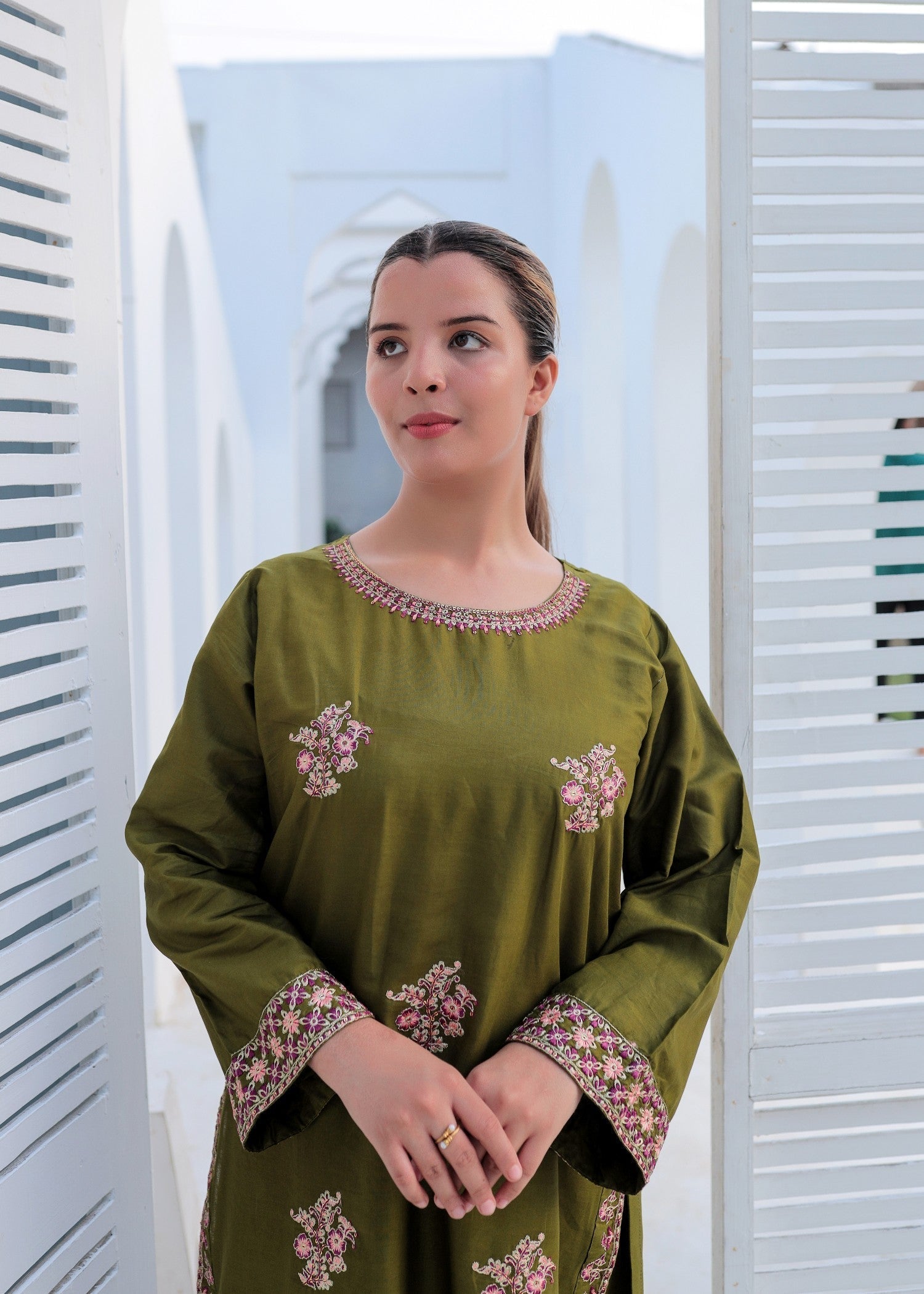 Shehroz Fashion CHANDI RESHAM Women 3pcs