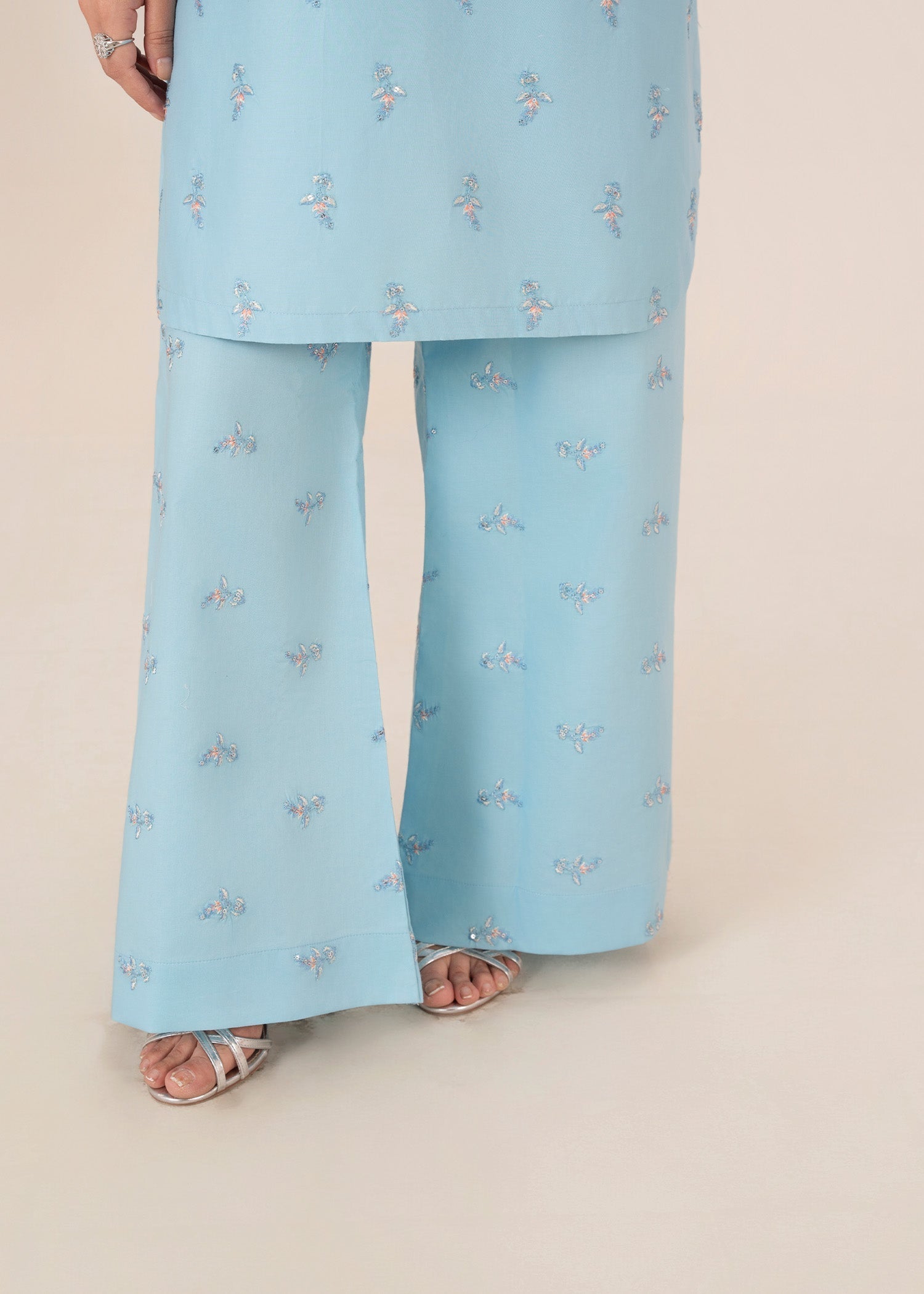 Chandan Nagri MIRA Women 1pcs