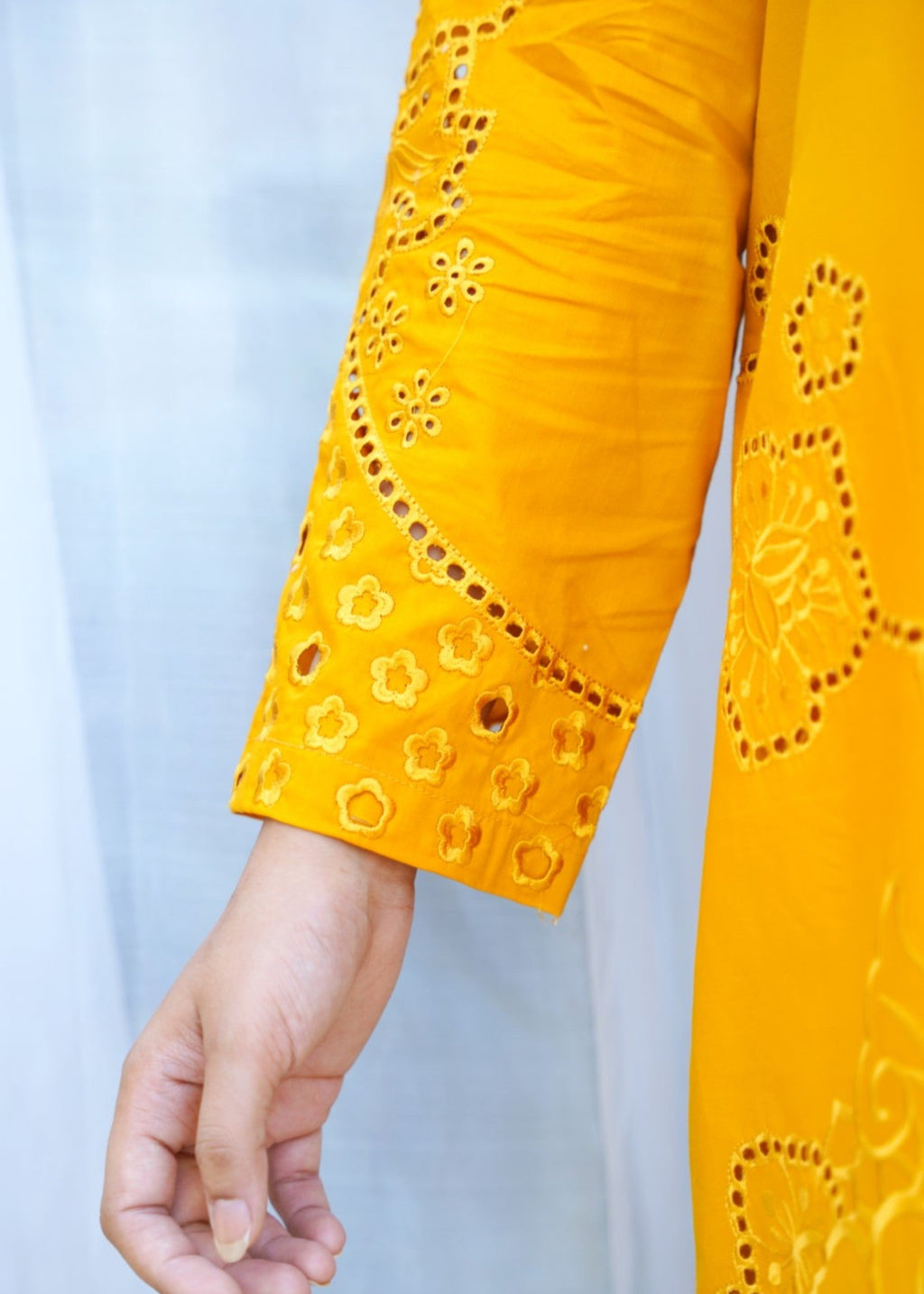 H&U Collection Golden Marigold Women 2pcs