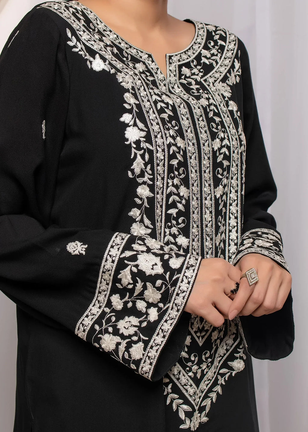 Hamna Kalim shaista Women 2pcs