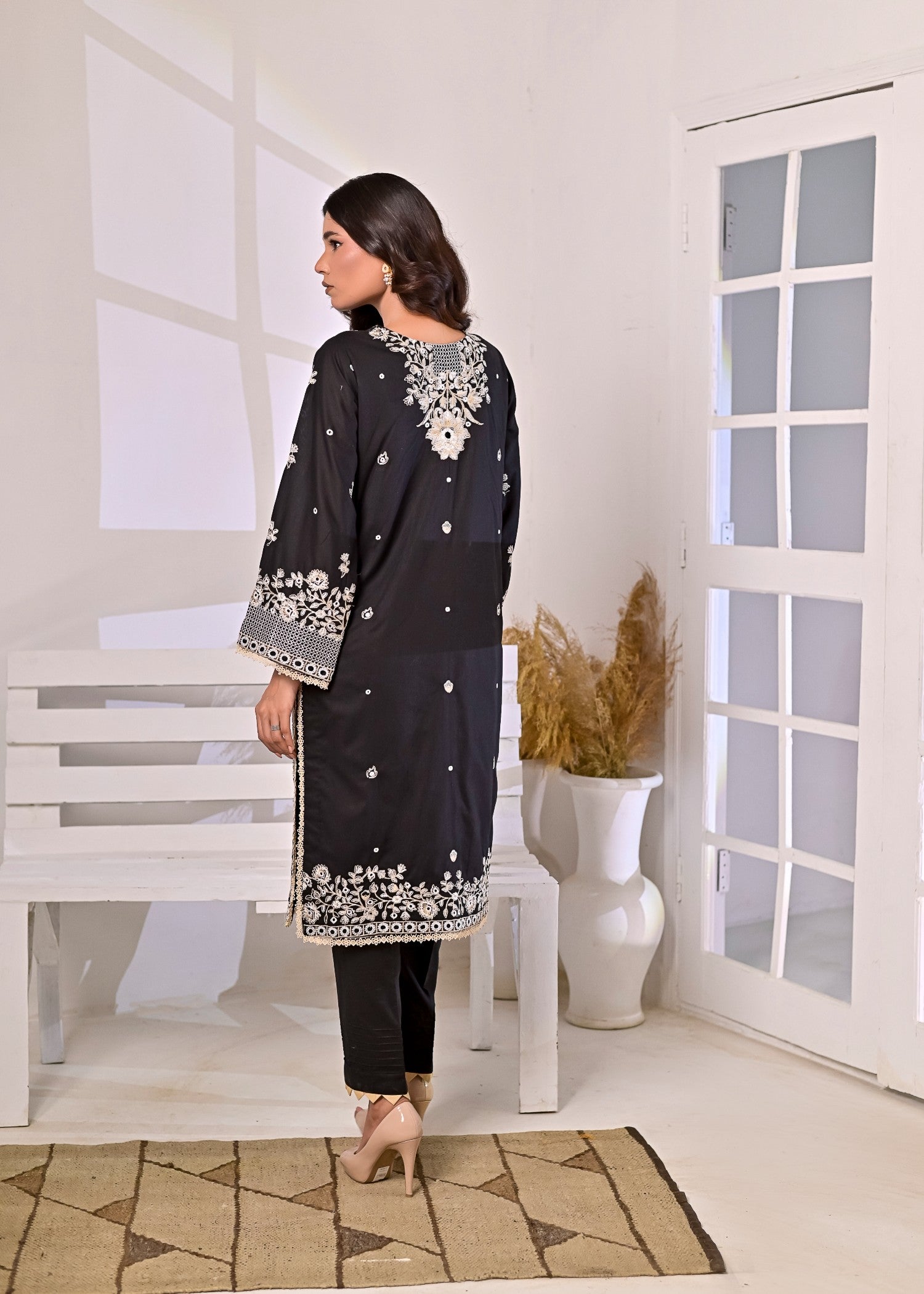 Masha. Monochrome Elegance Women 2pcs