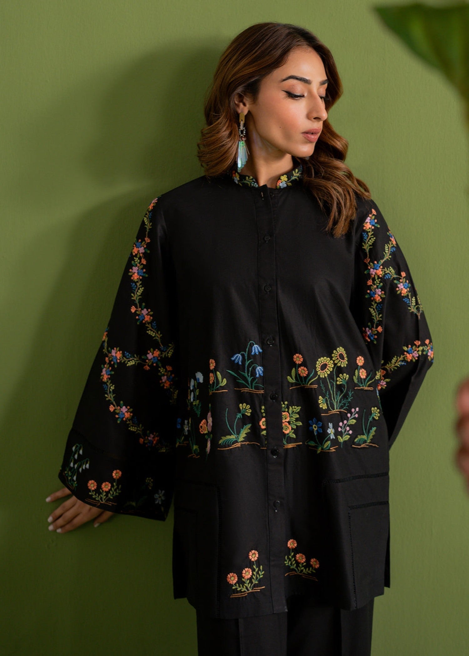 Kiara NOIR Embroidered Khaddar Set Women 2pcs