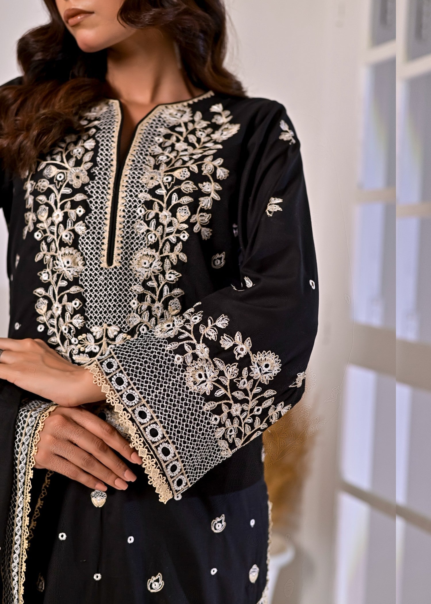 Masha. Monochrome Elegance Women 2pcs