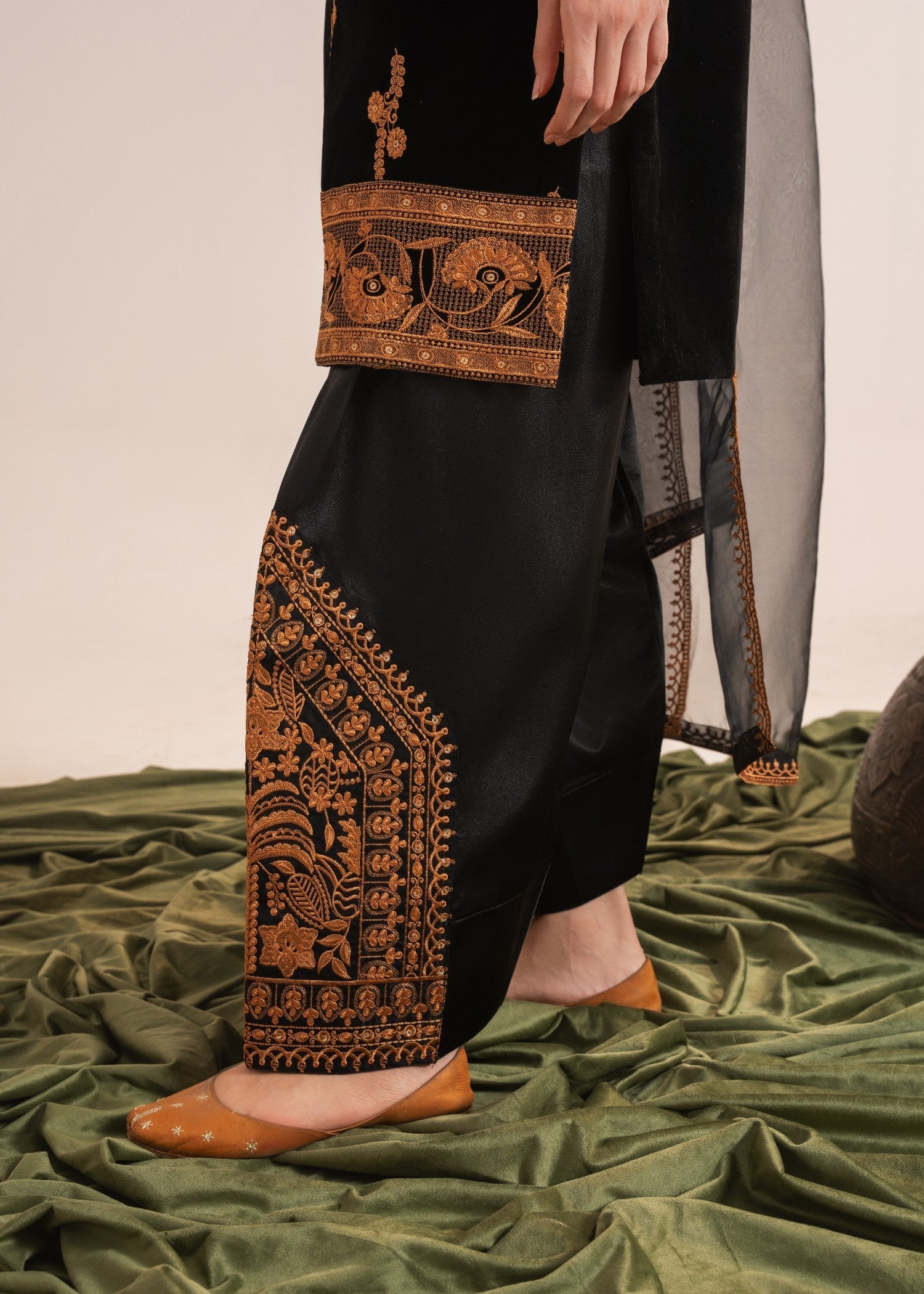 Rajdulari Kangana Velvet Women 3pcs