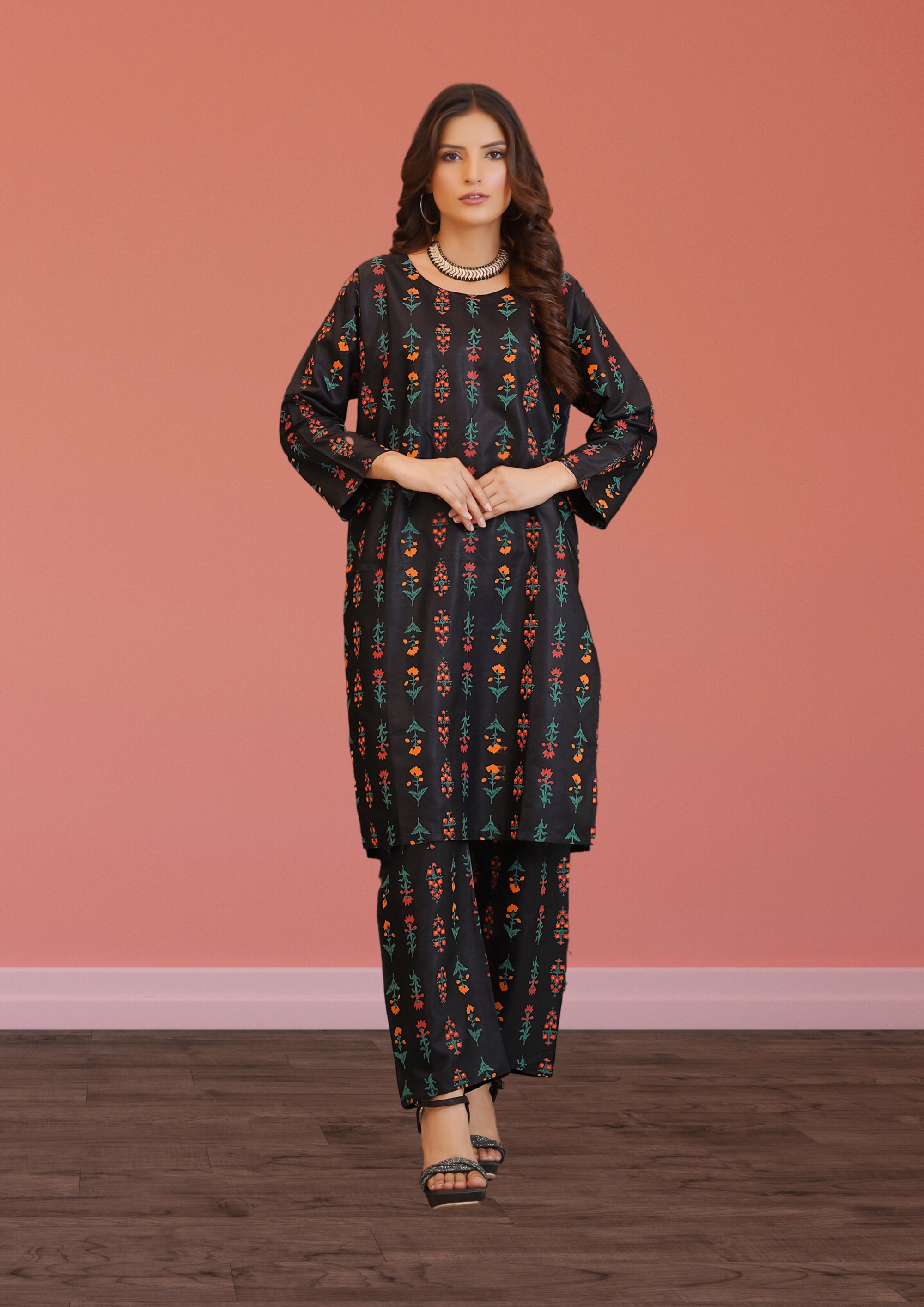 Hamna Kalim small flower black 3d Women 2pcs